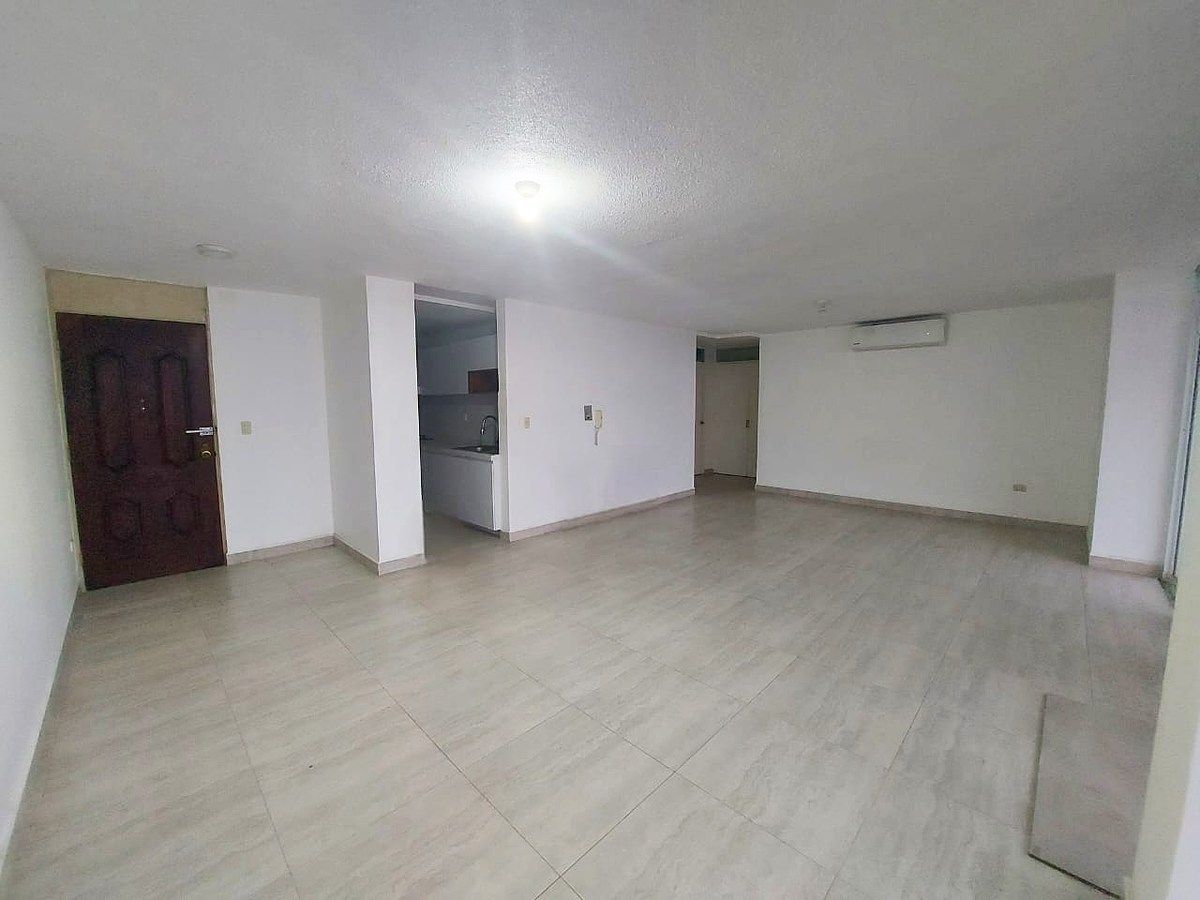 1 de 12: Entrada , Sala , comedor
