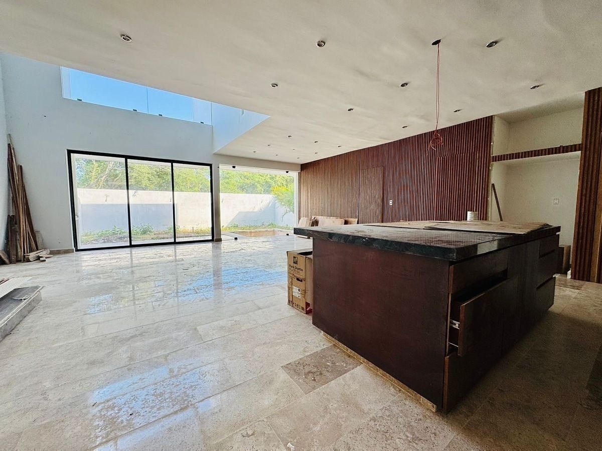 EN VENTA CASA DE DISEÑO DOBLE ALTURA EN ZONA PASEOS COUNTRY MERIDA NORTE - foto 3