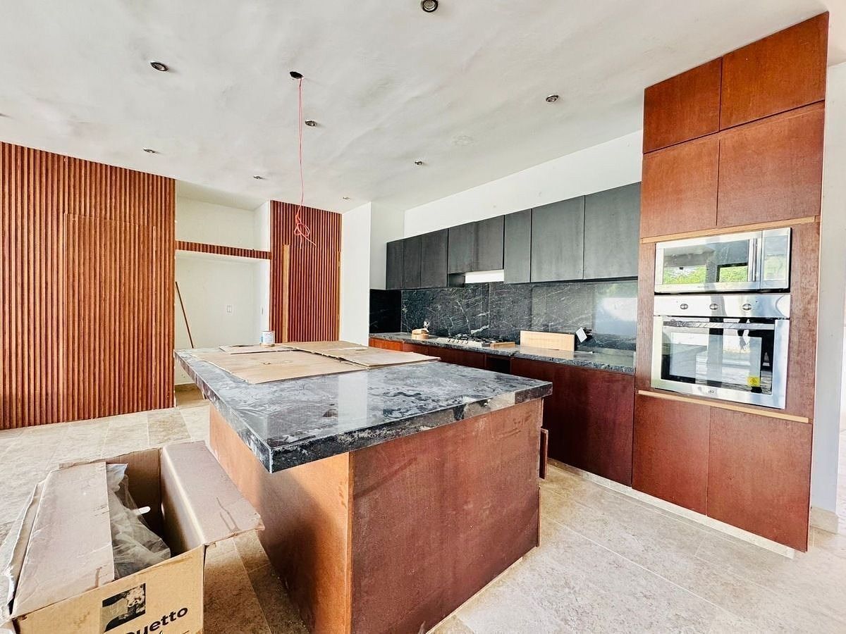 EN VENTA CASA DE DISEÑO DOBLE ALTURA EN ZONA PASEOS COUNTRY MERIDA NORTE - foto 4