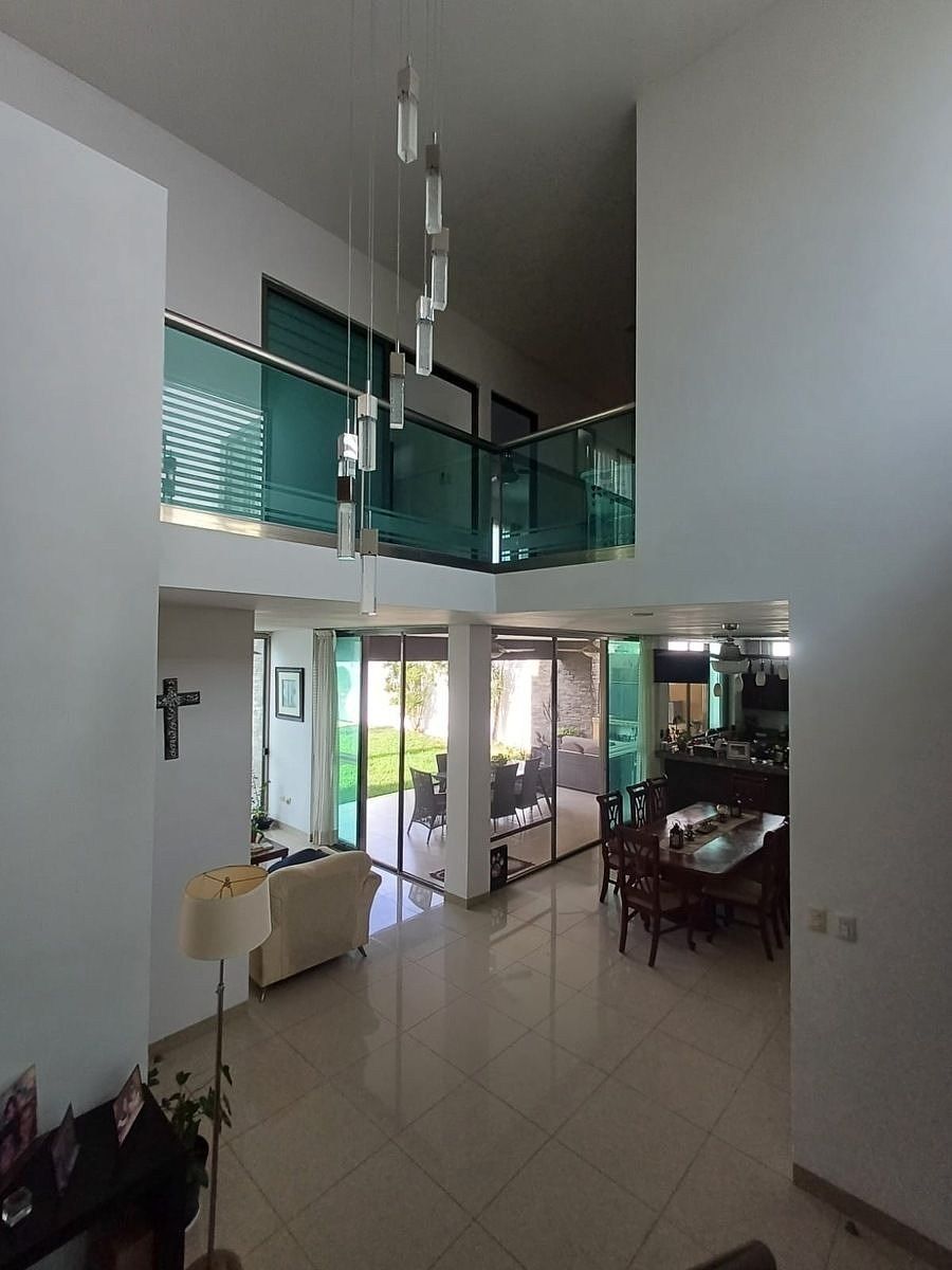 CASA EN VENTA DE 3 RECÁMARAS EN MONTEBELLO - foto 2