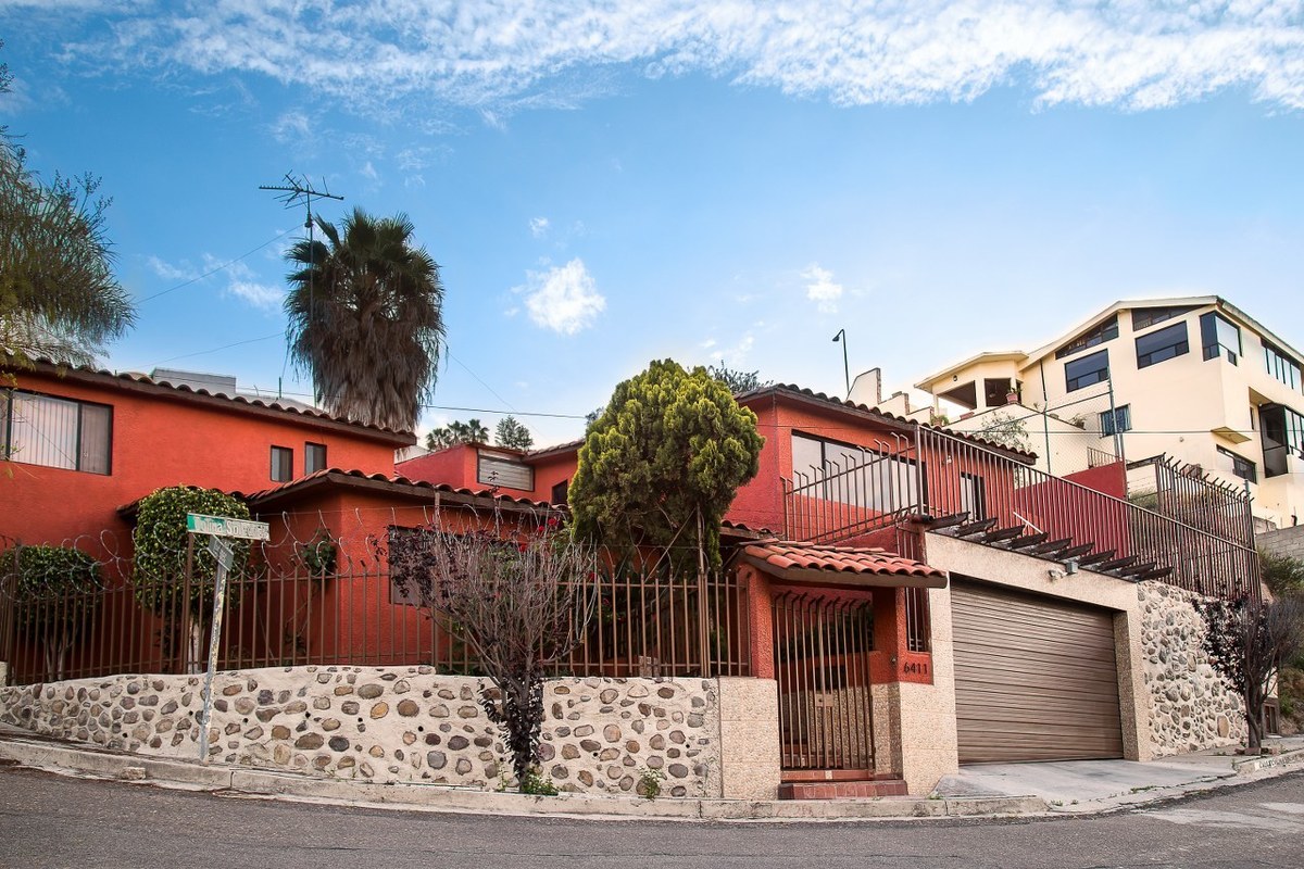 Casas en Venta en Colinas de Agua Caliente Tijuana Baja California PBVJUG01  | EasyBroker
