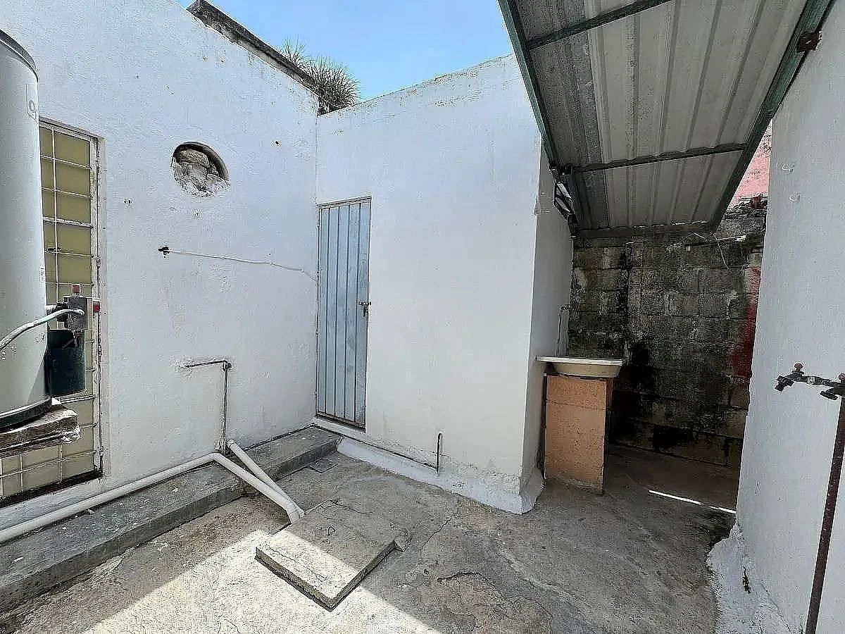 EN VENTA CASA EN ESQUINA CON LOCALES COMERCIALES EN MÉRIDA ZONA NORTE BRISAS - foto 5