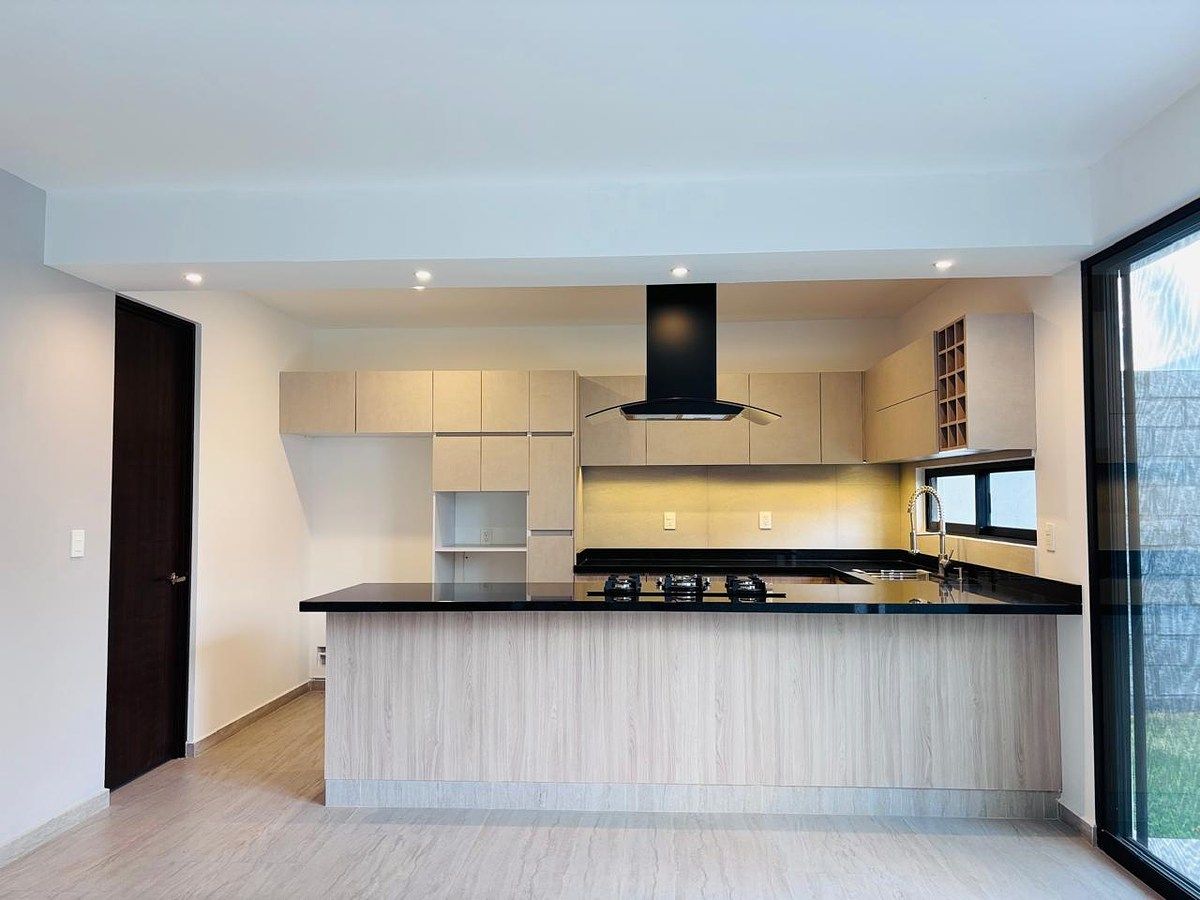 CASA EN VENTA EN JARDÍN DE LOS REYES - foto 3