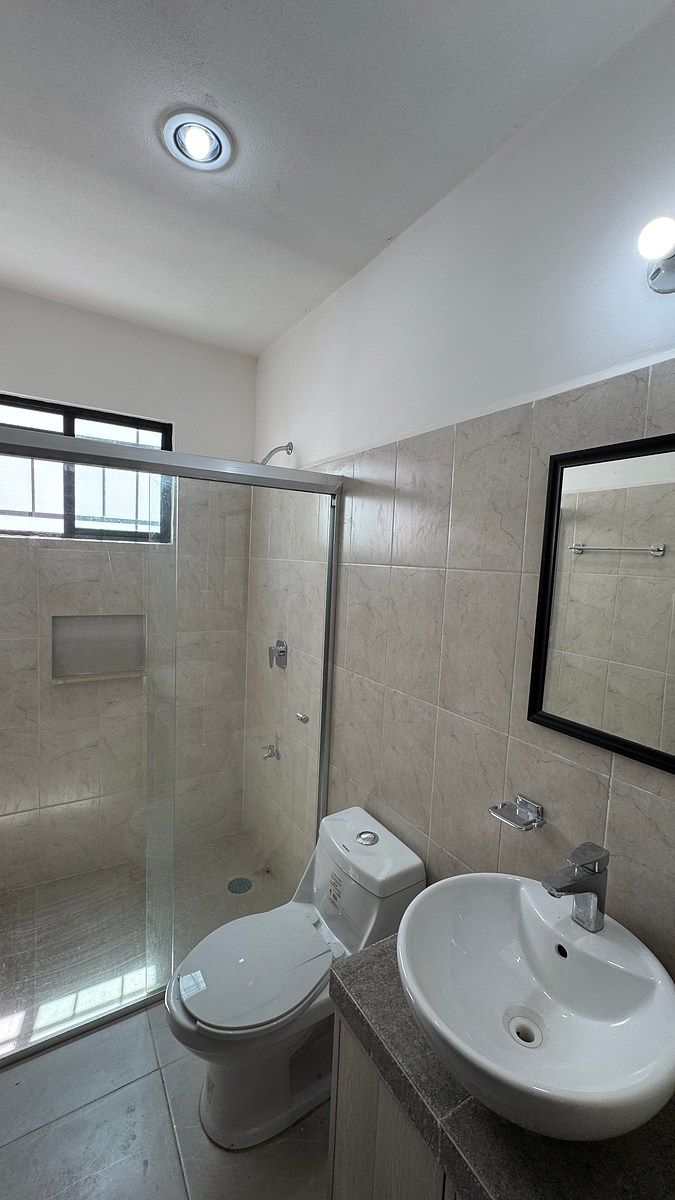 13 de 21: Tres baños iguales.