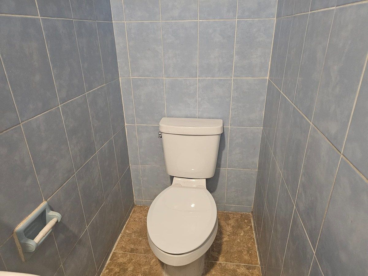 8 de 26: MEDIO BAÑO