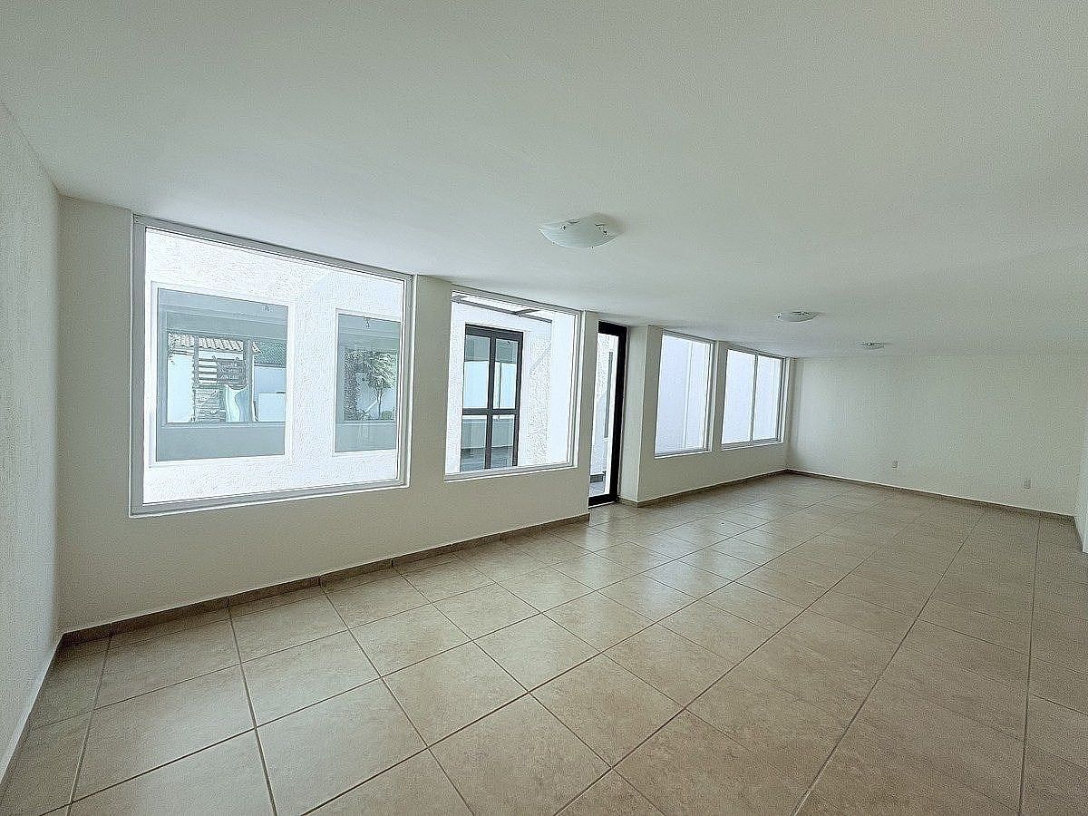 Casa remodelada venta Jardines de San Mateo, foto 1 de 36