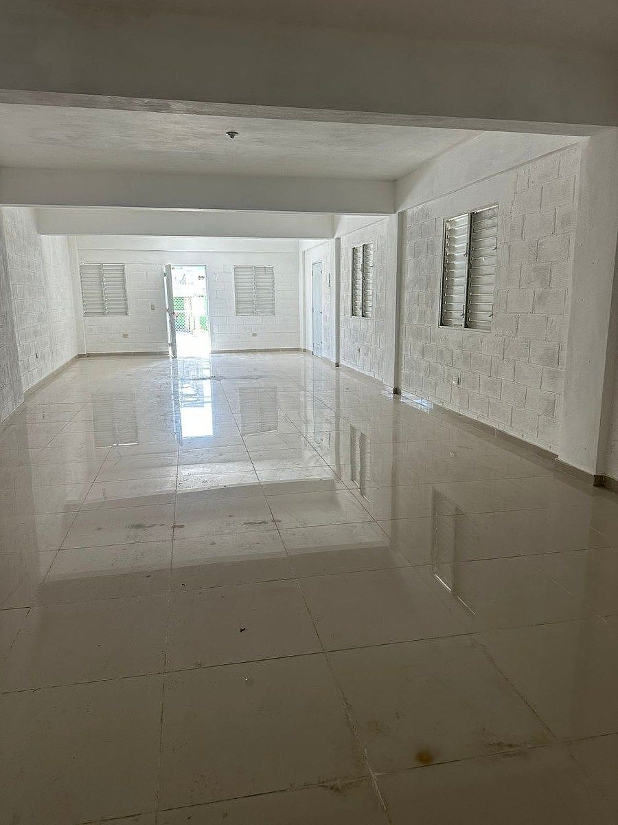 Nave en Santo Domingo Oeste, foto 2 de 5