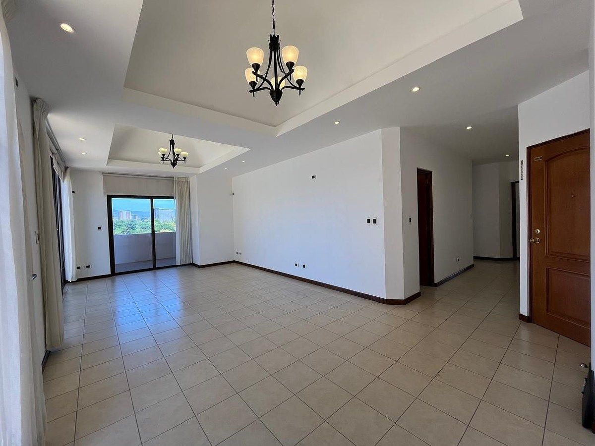 Apartamento con Amplios Balcones en Renta – Zona 15, foto 1 de 10