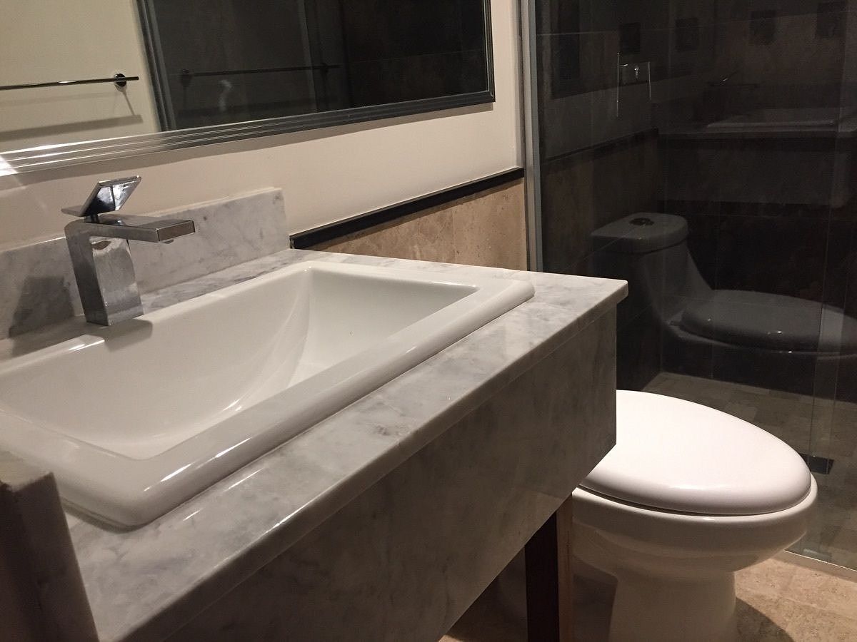 33 of 45: baño secundario