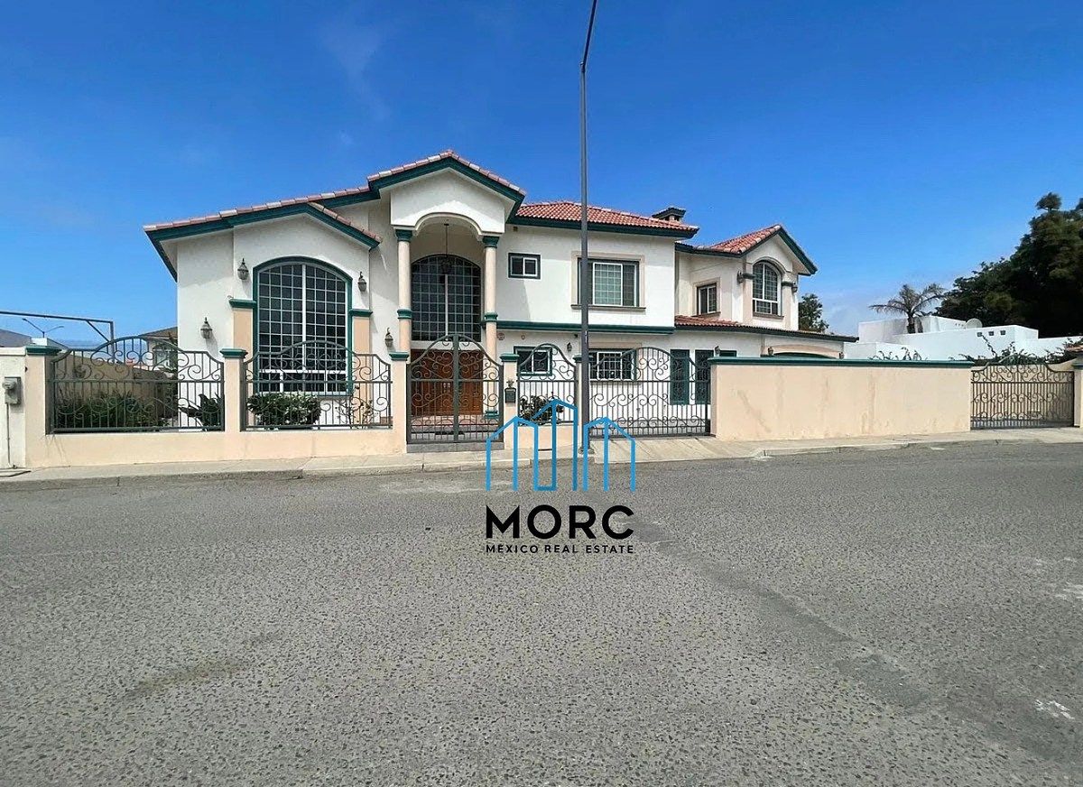 Casa en Venta de 5 Recámaras en Loma Dorada, Ensenada, B.C.
