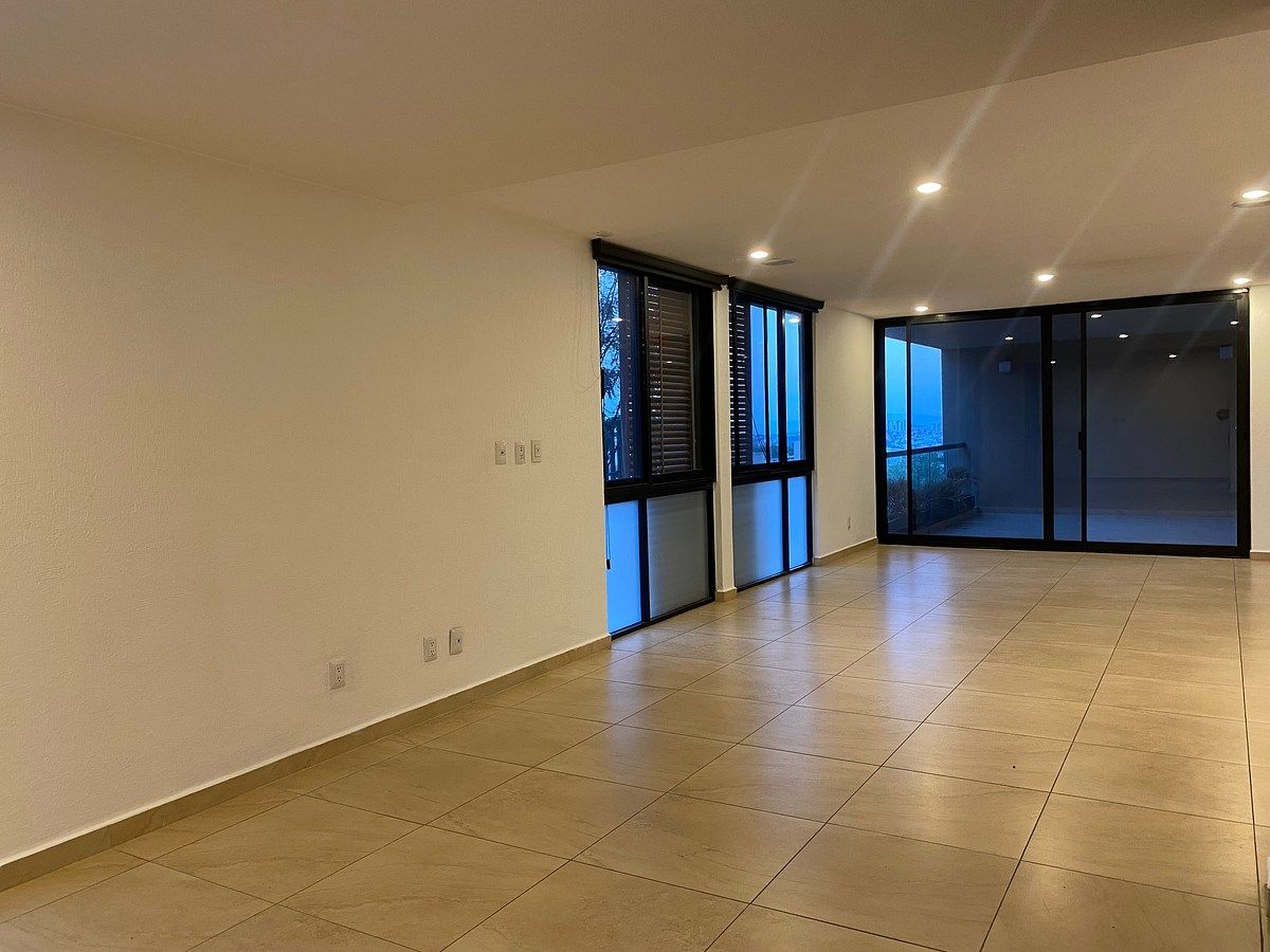 6 de 17: Sala/Comedor y salida a terraza