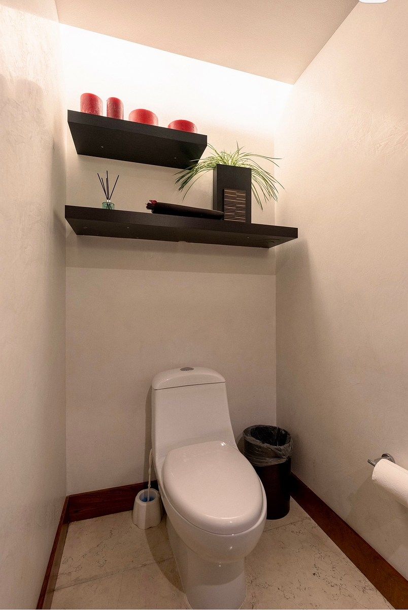 12 of 15: Baño visitas