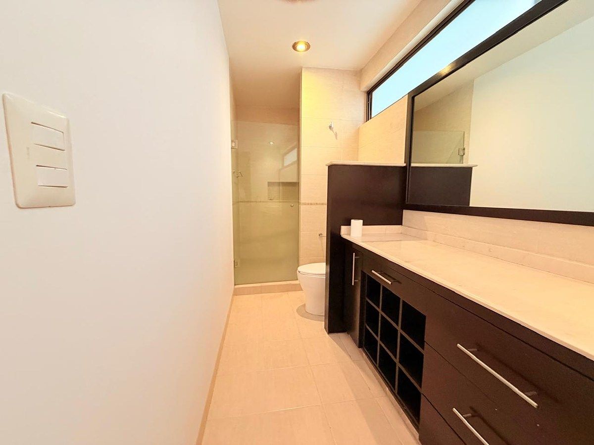 Baño principal, photo 6 of 25