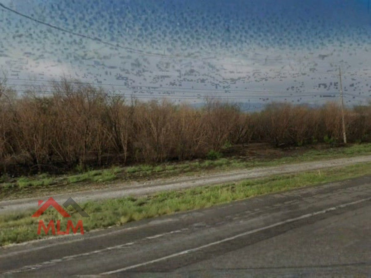 Terreno na estrada para CD. Victoria, a duas horas e meia de Monterrey, foto 1 de 10