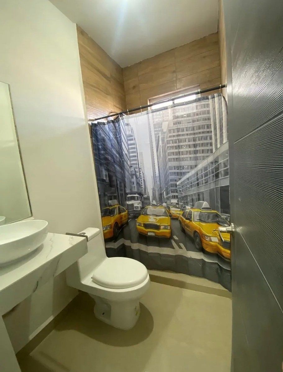 10 of 13: Baño