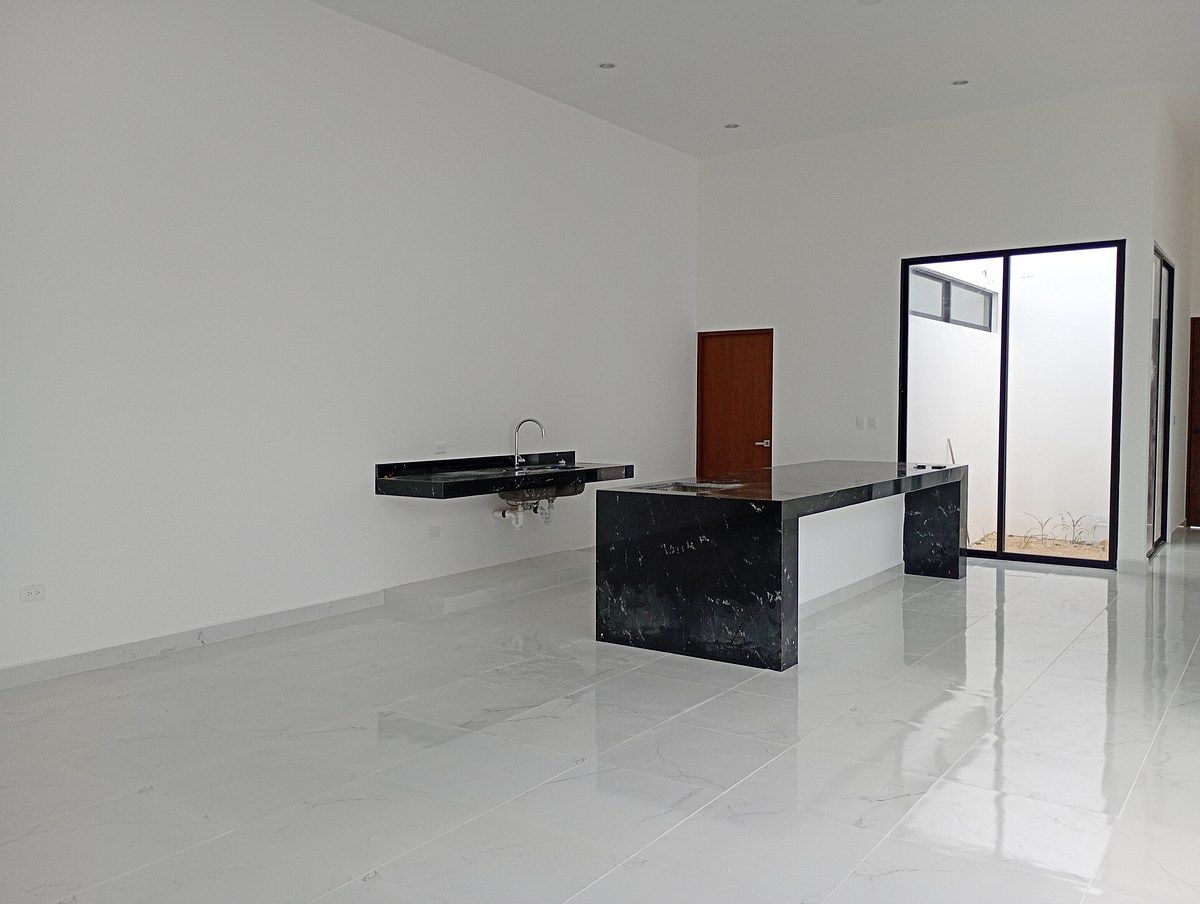 Venta de Casa de Una Planta con Doble Altura y Terreno de 738 m² en Mérida - foto 4
