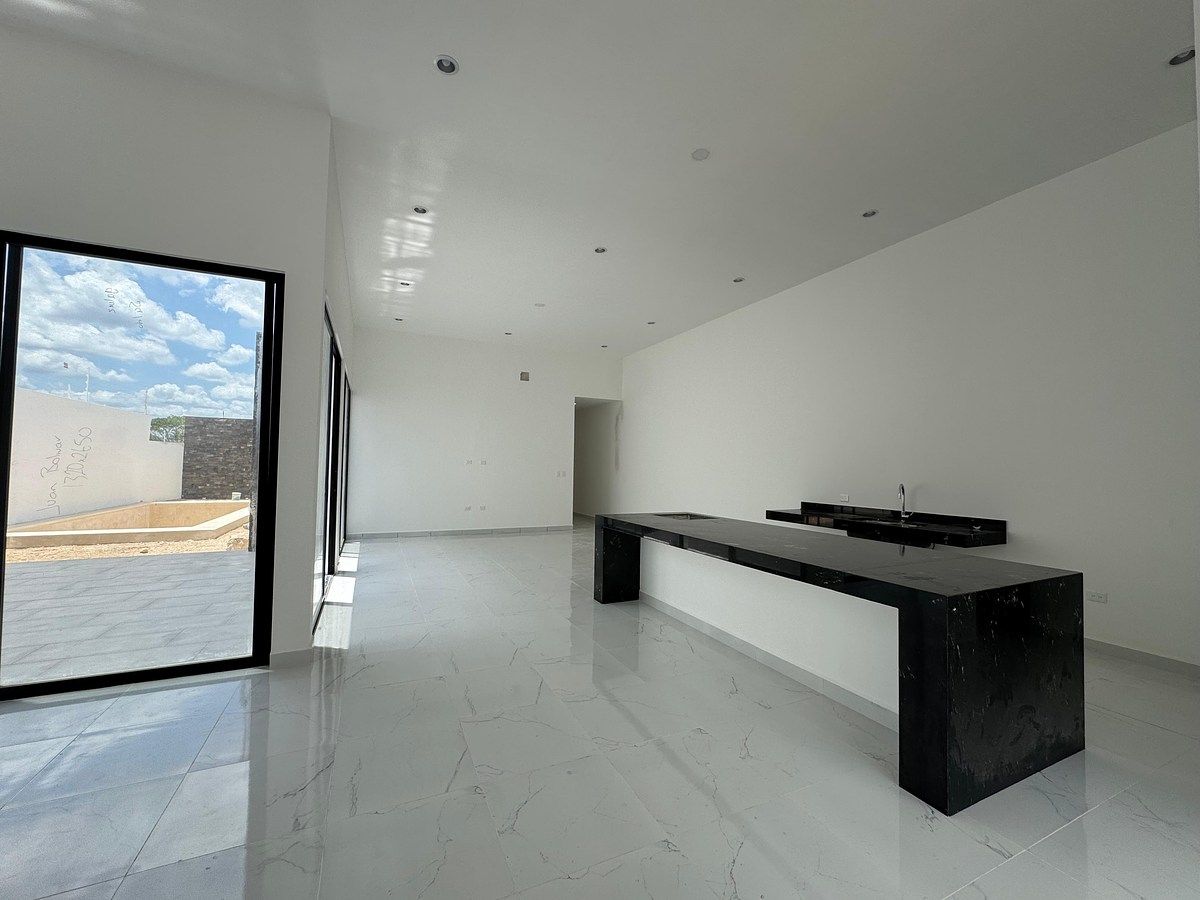 Venta de Casa de Una Planta con Doble Altura y Terreno de 738 m² en Mérida