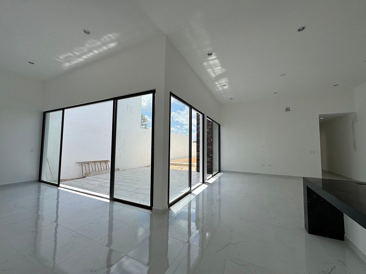 Venta de Casa de Una Planta con Doble Altura y Terreno de 738 m² en Mérida - foto 2