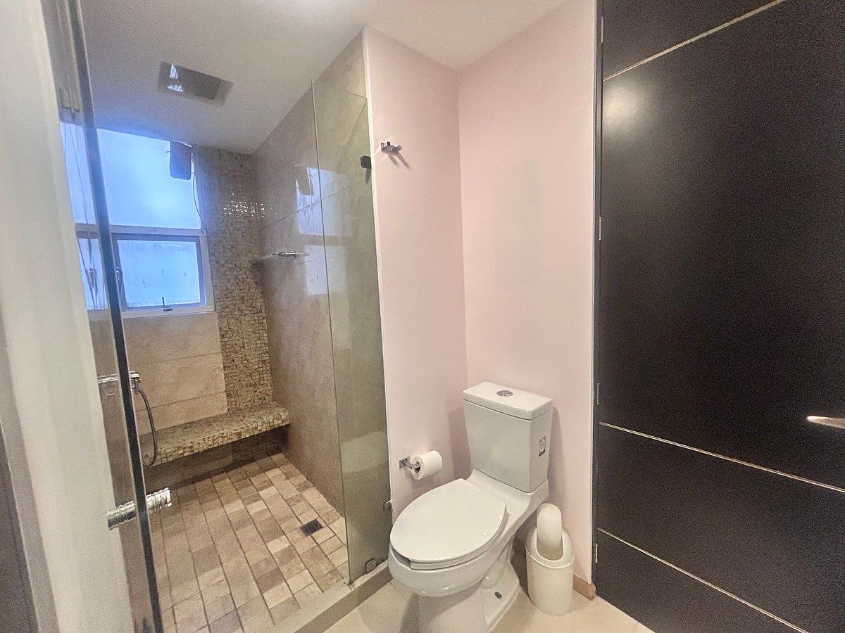 13 de 14: Baño secundario