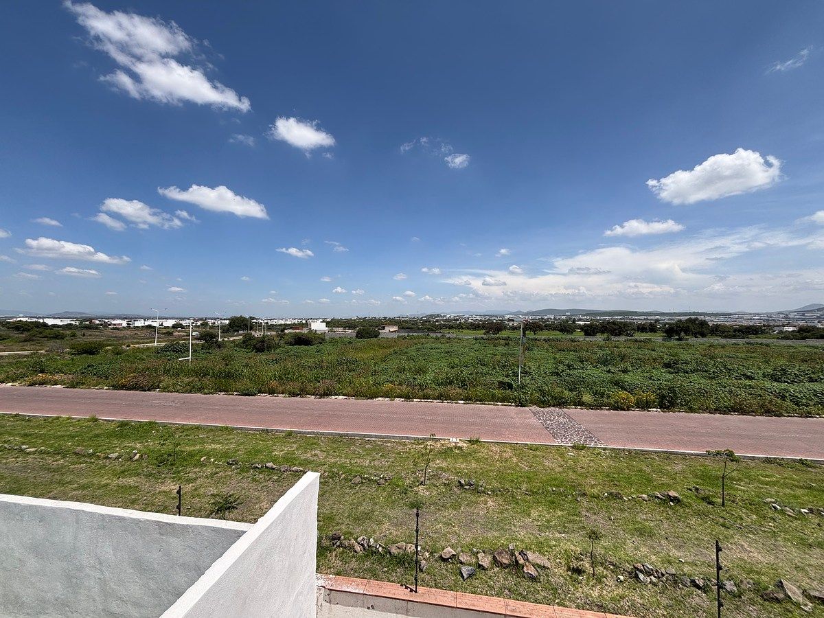 Vista trasera desde recámara secundaria ., foto 28 de 45