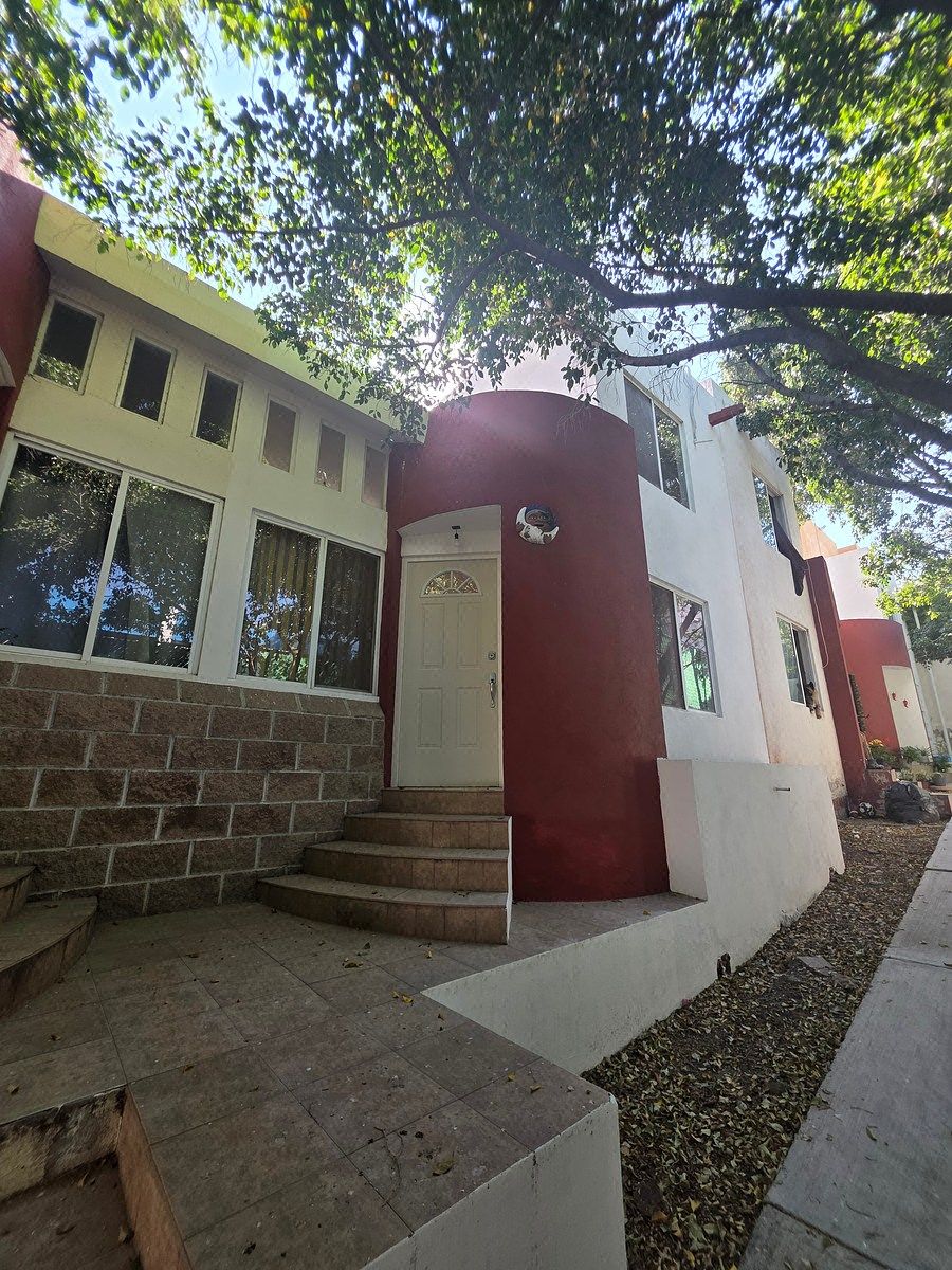 CASA EN VENTA - Col España, Querétaro.