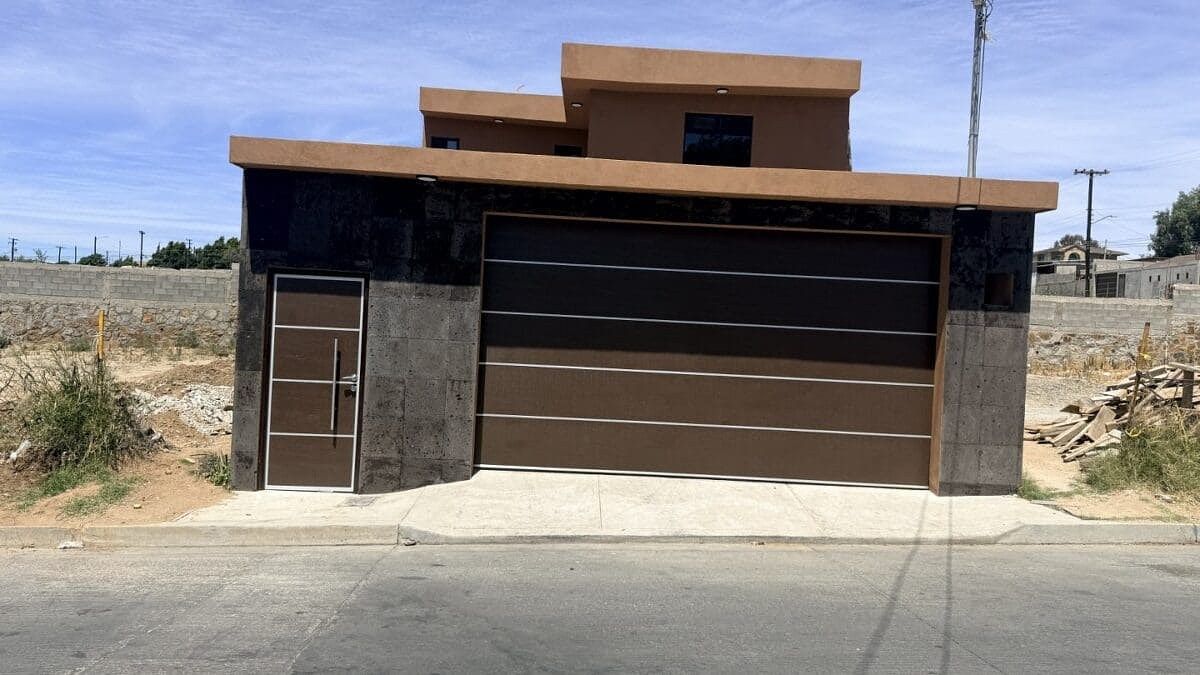 Se vende casa de 3 recámaras en col. Benito Juárez, Tecate B.C.