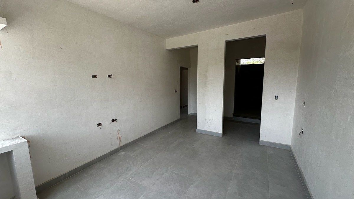 17 de 24: Recamara principal con área de vestidor y baño completo