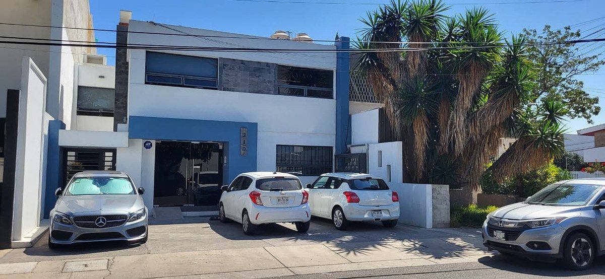 Medical office on the upper floor for rent in front of Hospital Ángeles in Monraz, photo 1 of 9
