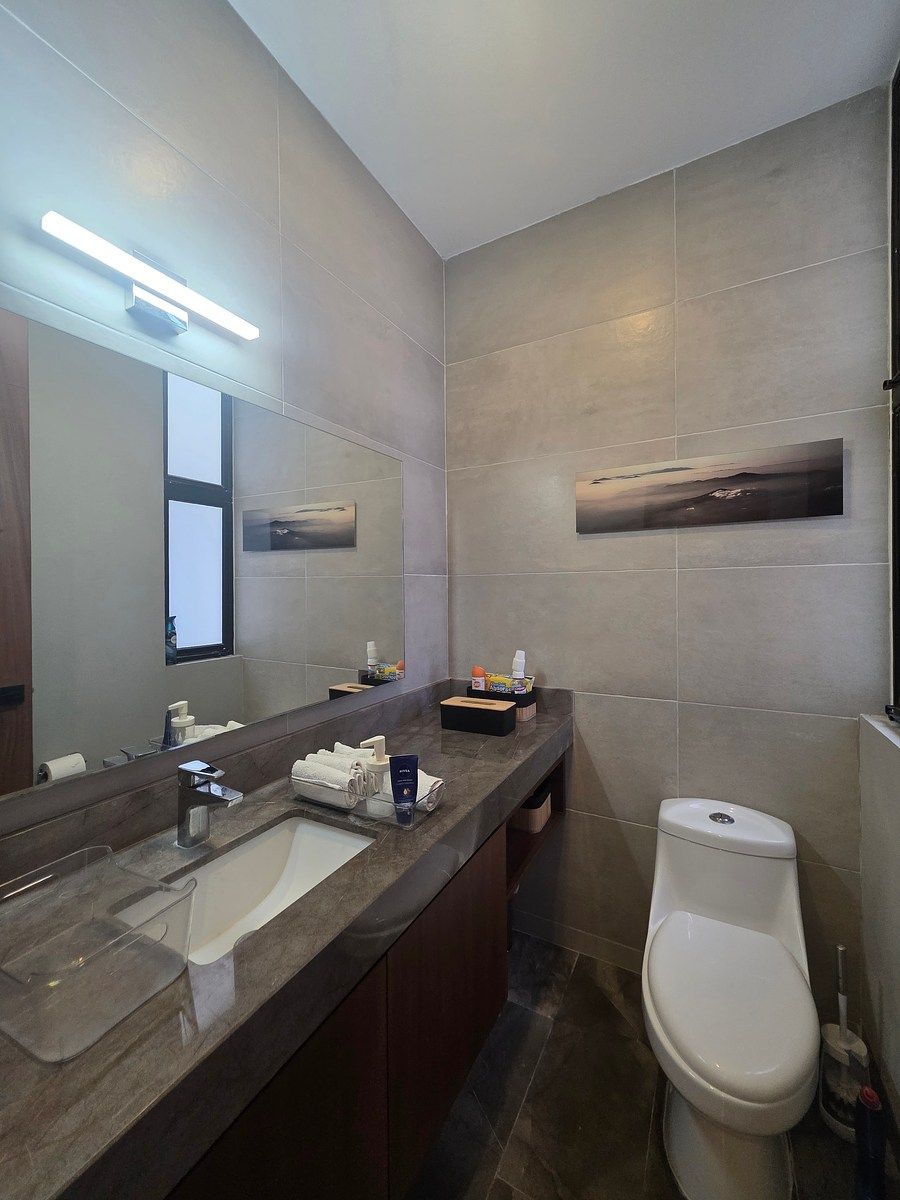 6 de 14: Medio Baño