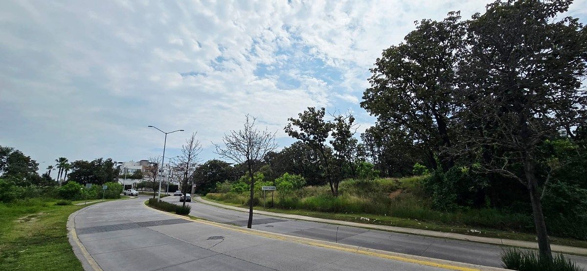 Terreno em Capital Norte 5.733m2 na avenida com uso de solo comercial, foto 1 de 7