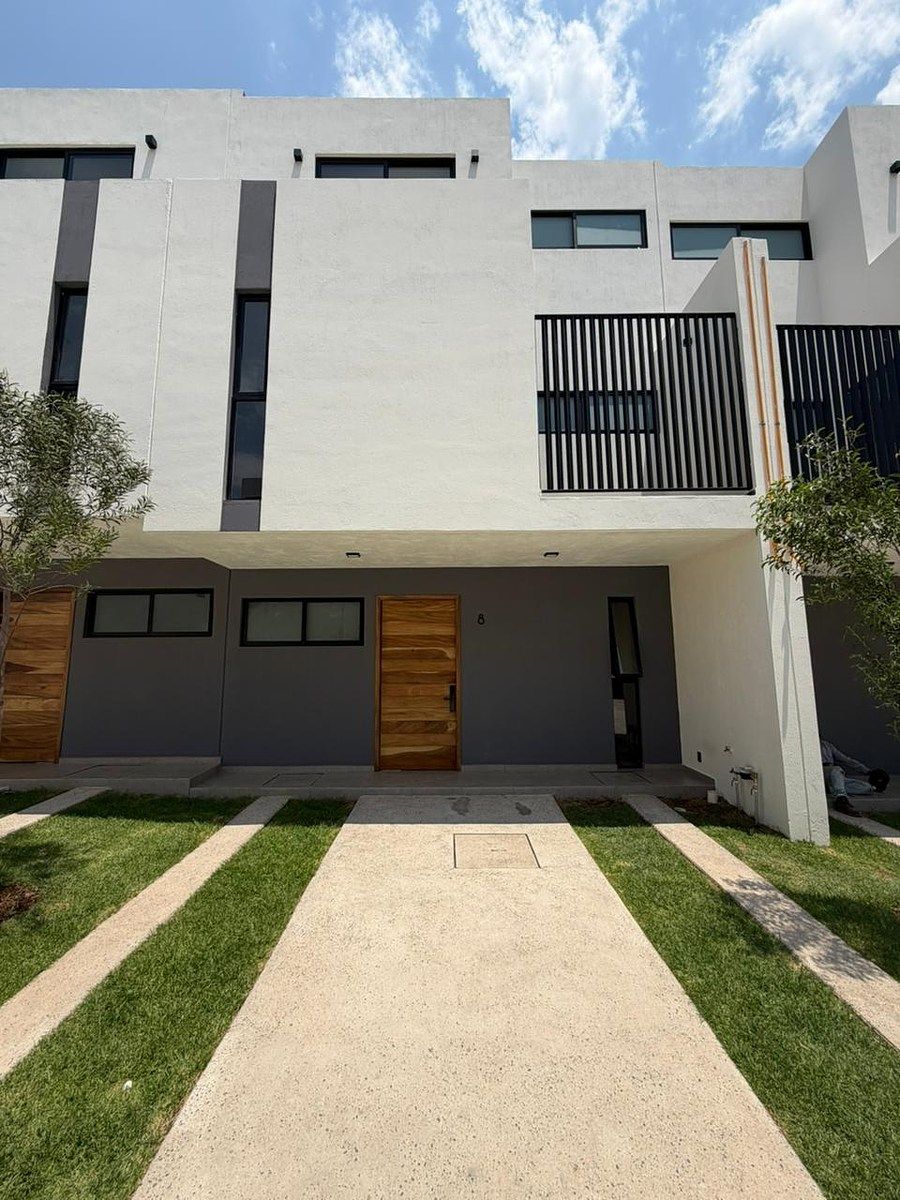 CASA EN VENTA EN LOS ROBLES - foto 1