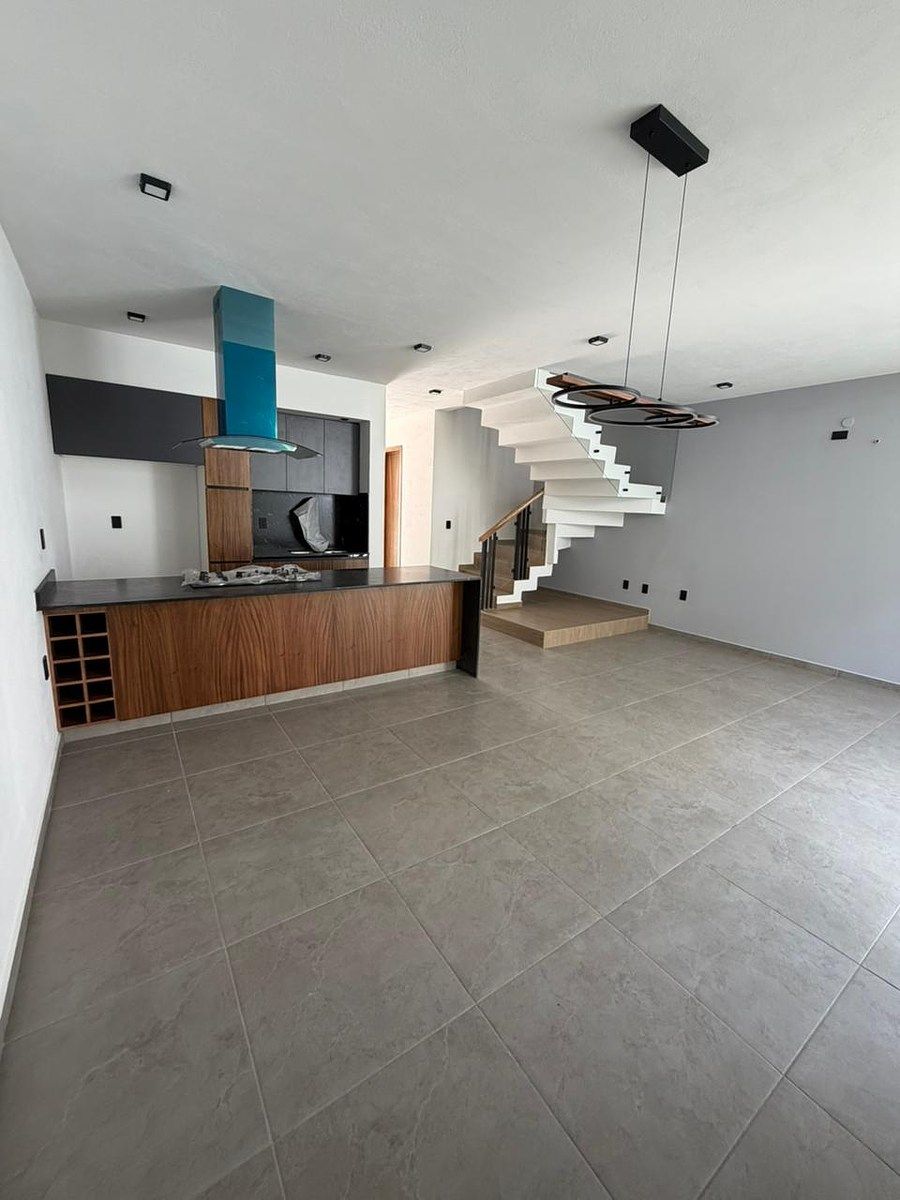CASA EN VENTA EN LOS ROBLES - foto 2