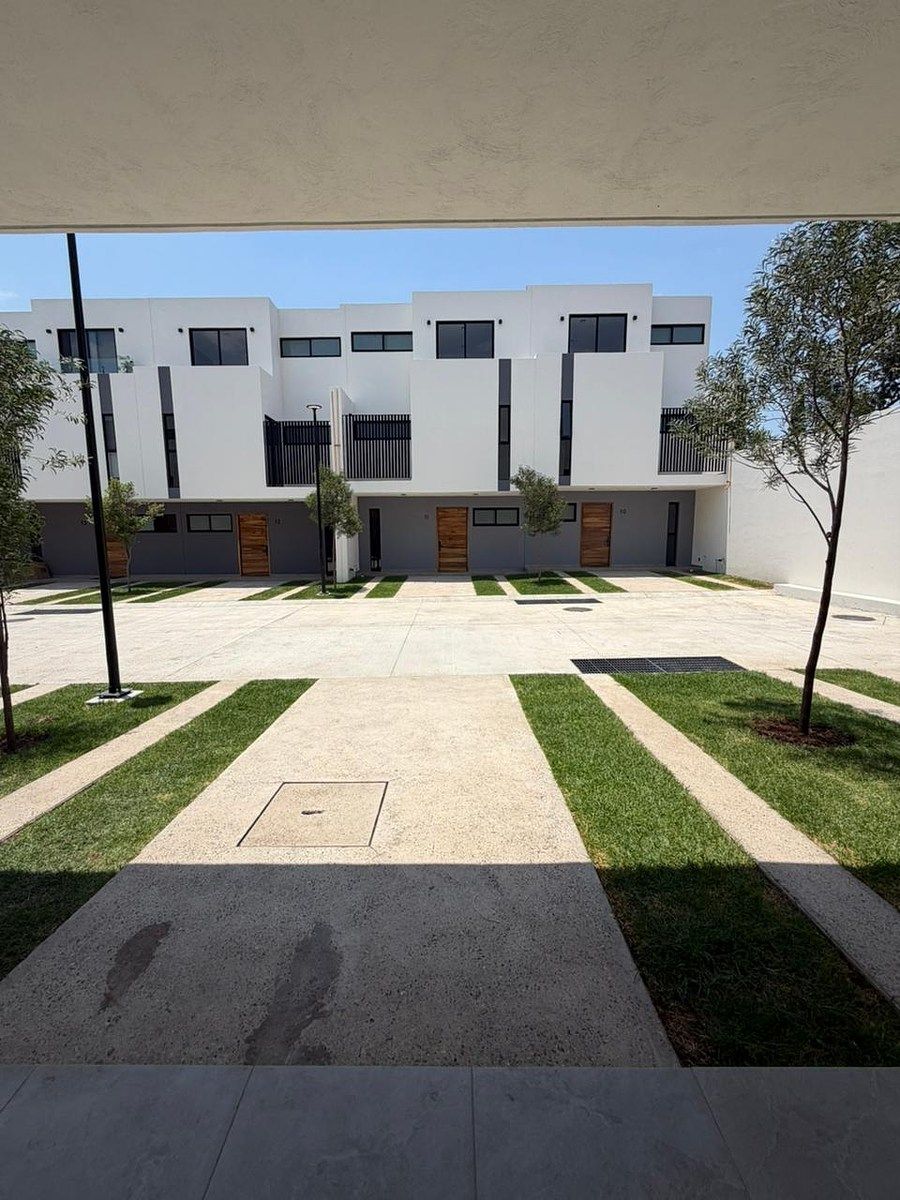 CASA EN VENTA EN LOS ROBLES - foto 3