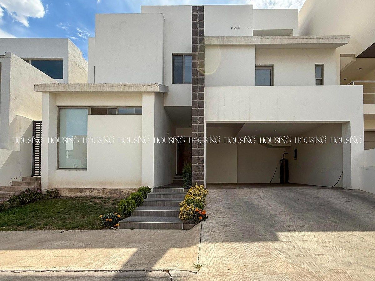 CASA EN VENTA EN ZONA PEDREGAL CON 5 RECÁMARAS Y ALBERCA, foto 1 de 34
