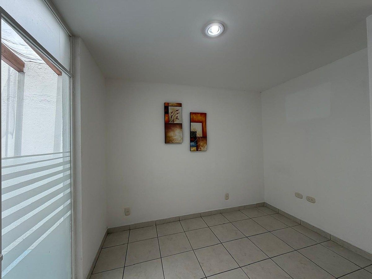 House in Parques del Palmar, Tlaquepaque, photo 6 of 43