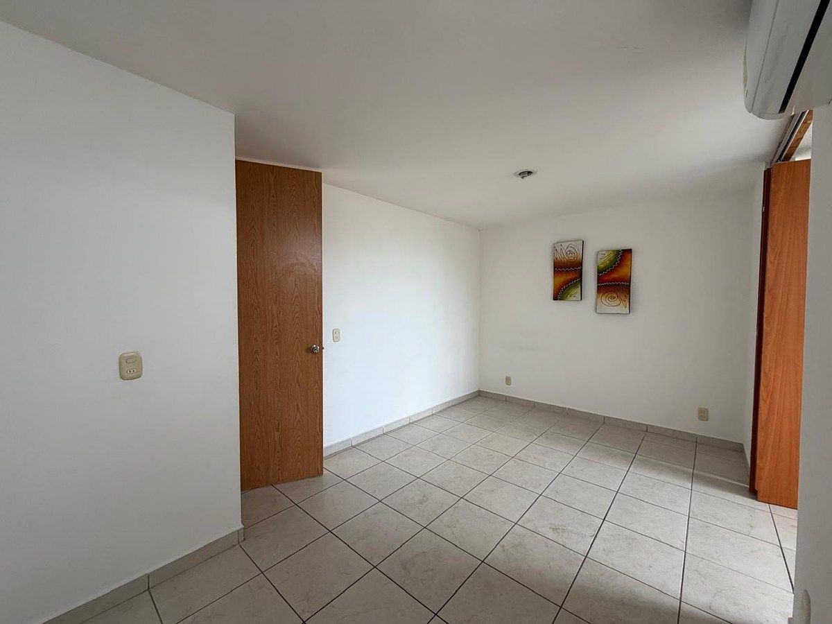 House in Parques del Palmar, Tlaquepaque, photo 25 of 43