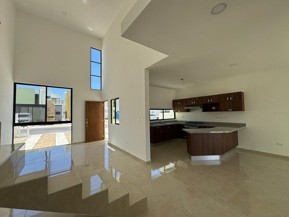 Venta de Casa Nueva con Doble Altura y Recámara en Planta Baja en, Mérida - foto 3
