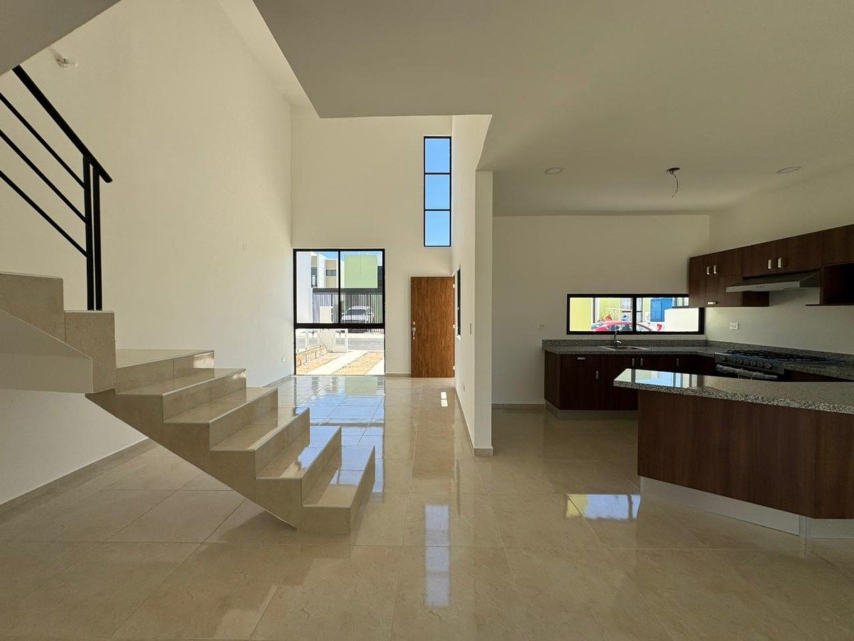 Venta de Casa Nueva con Doble Altura y Recámara en Planta Baja en, Mérida - foto 4