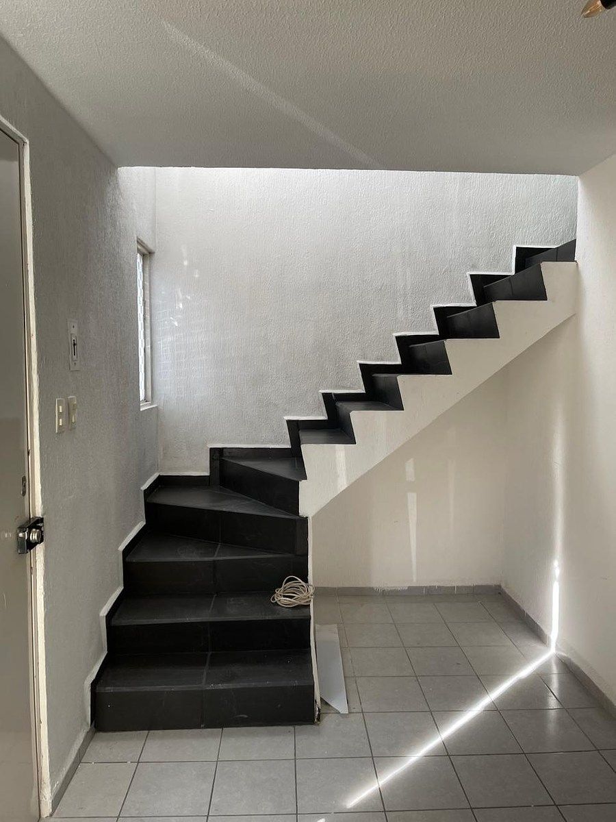 1 of 9: escaleras
