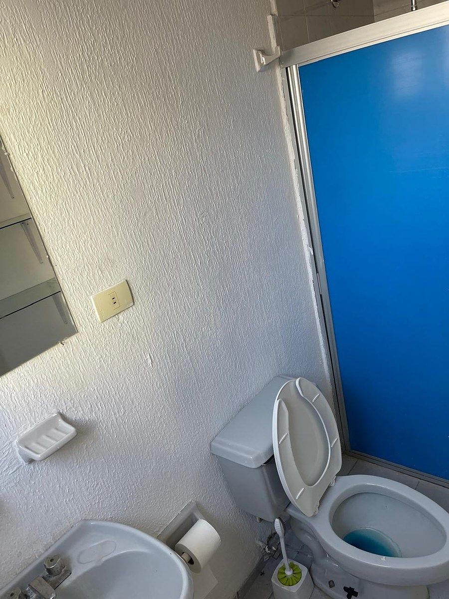 6 of 9: baño