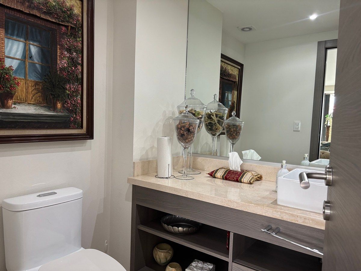9 de 23: Baño Visitas
