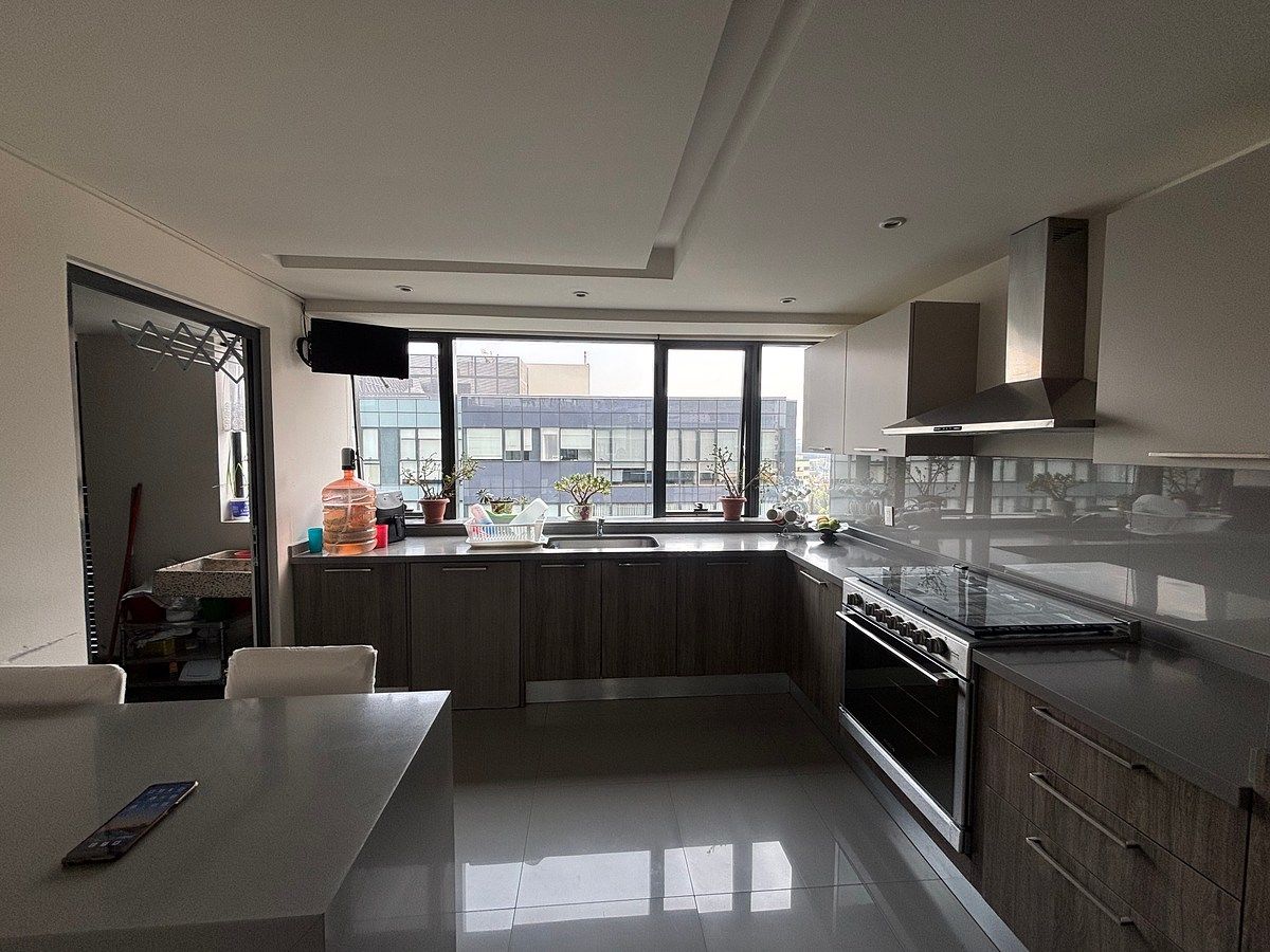 4 de 23: Cocina amplia
