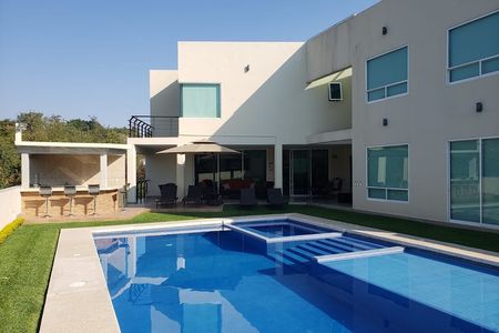 LUXURY RESIDENCE IN SANTA FE XOCHITEPEC GOLF CLUB, MORELOS