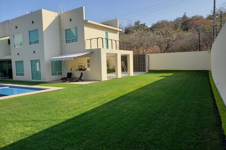 LUXURY RESIDENCE IN SANTA FE XOCHITEPEC GOLF CLUB, MORELOS