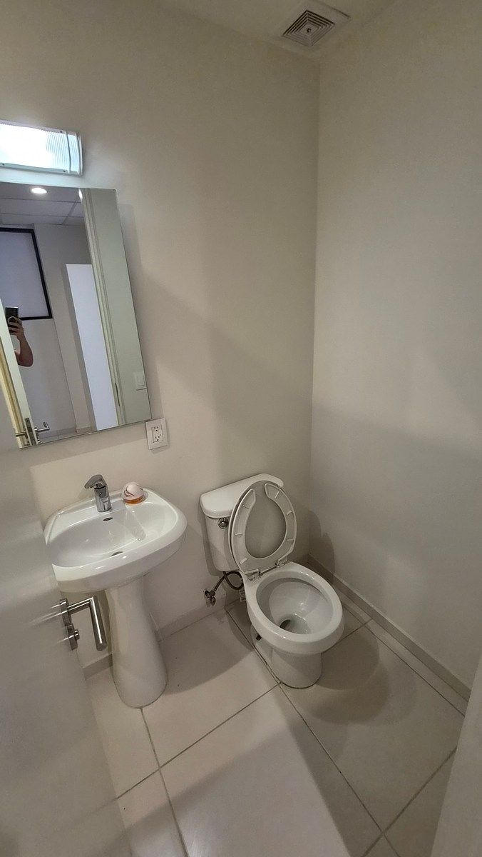 26 of 34: Baño de servicio