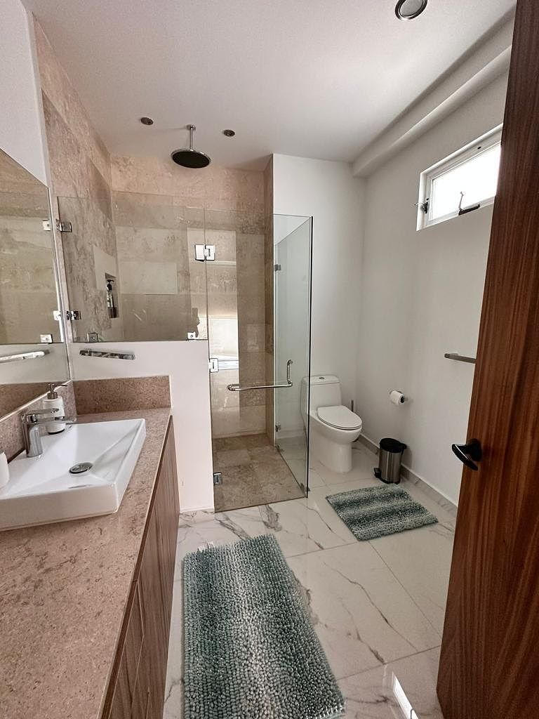 5 of 20: Baño 1