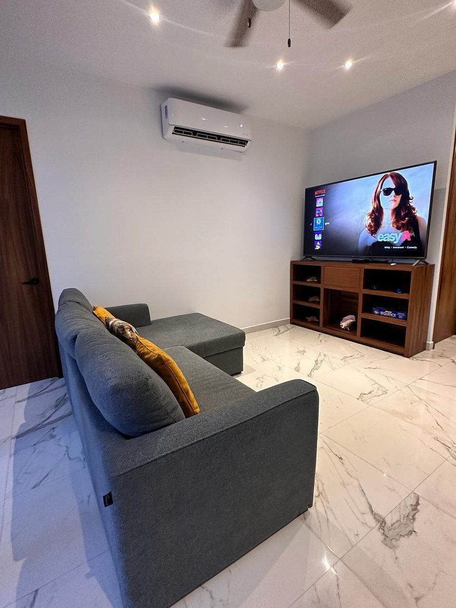 14 of 20: Sala
