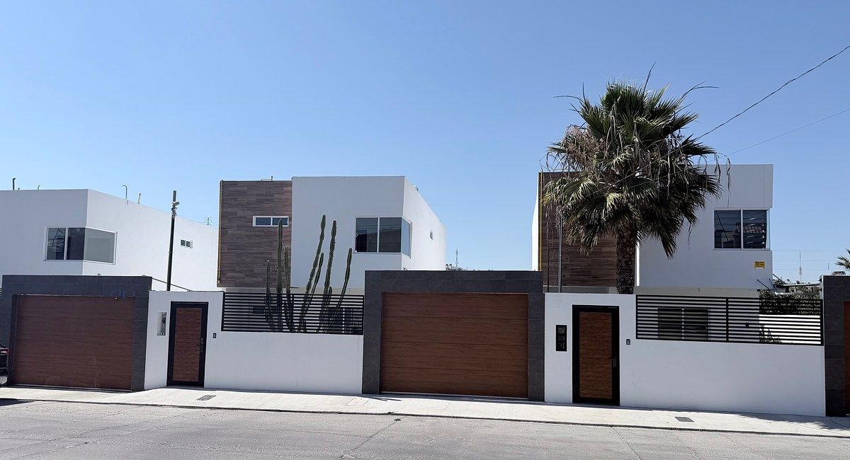 SALE | NEW HOUSE IN OBRERA COLONY, photo 1 of 31
