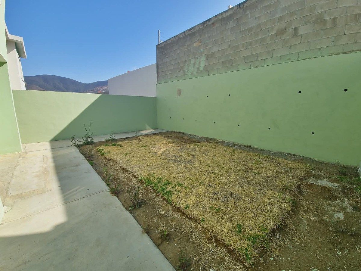 8 de 20: PATIO TRASERO