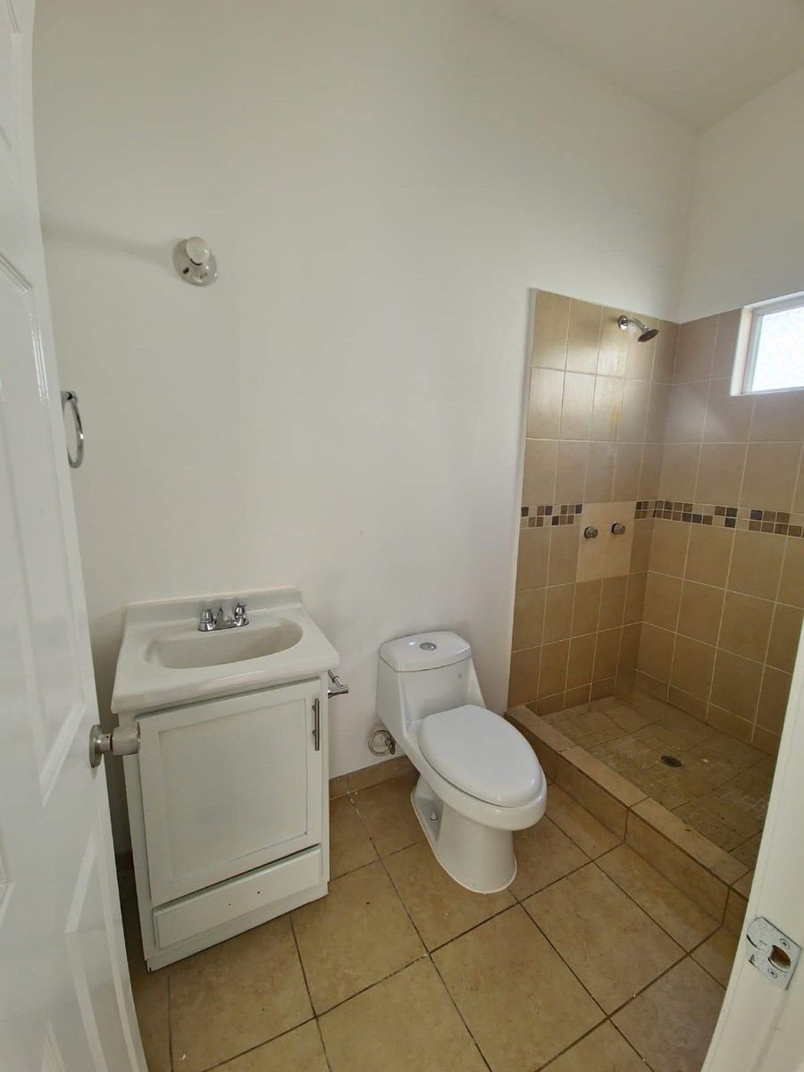 BAÑO COMPARTIDO, photo 14 of 20